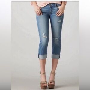 American Eagle Artist distressed crop stretch jeans. Worn a few times‎